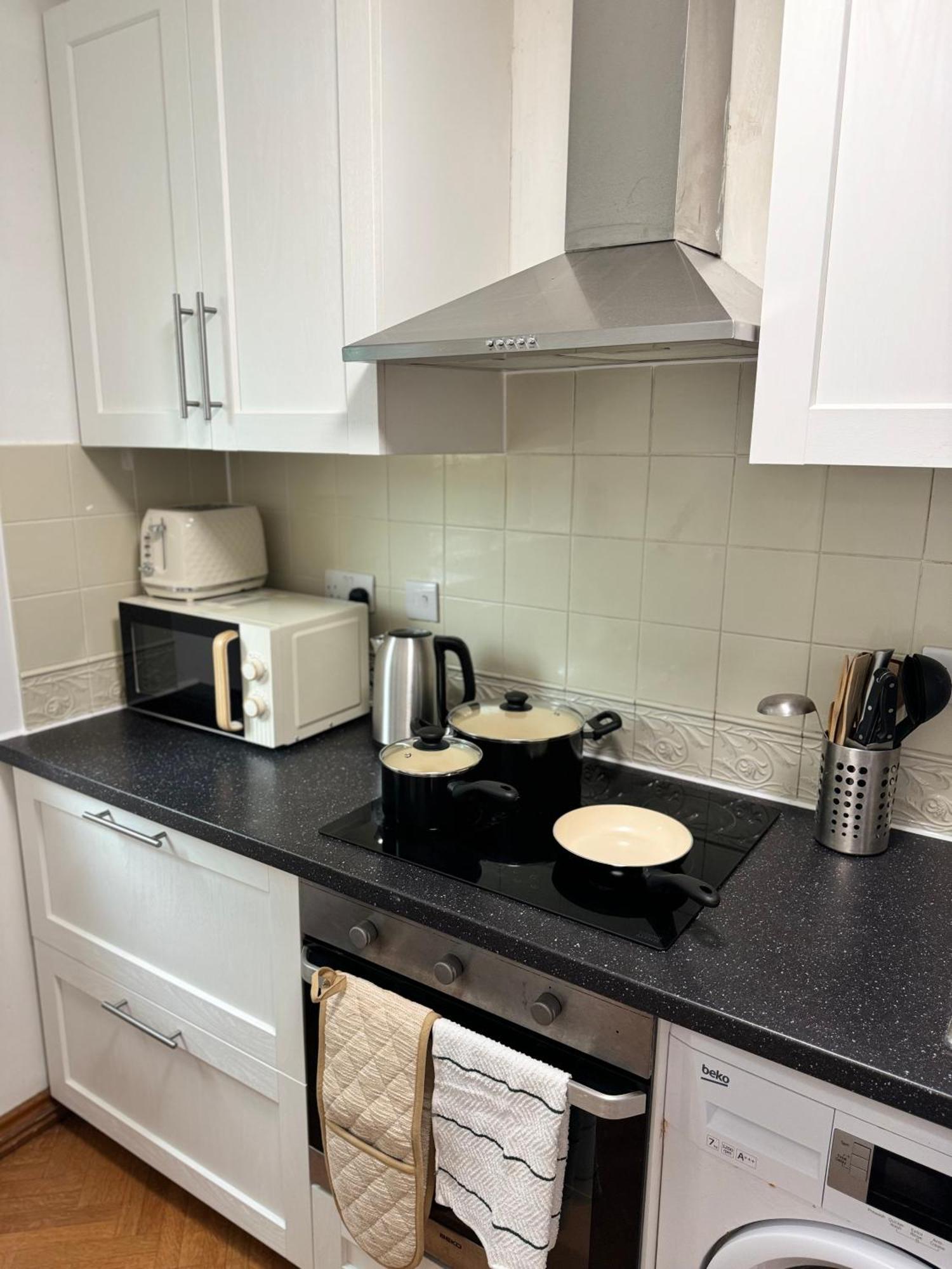 Tranquil 2 Bed Near Downtown & Free Parking * Londen