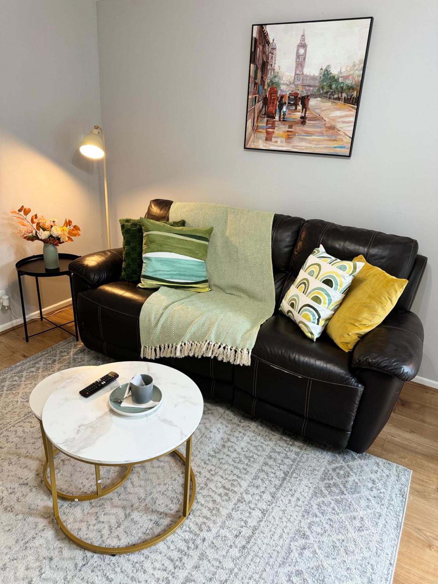 Appartement Tranquil 2 Bed Near Downtown & Free Parking Londen